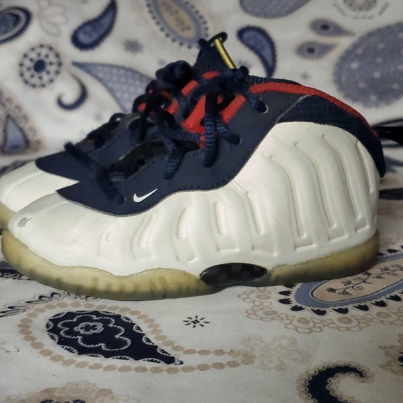 NIKE - Picture 3 of 8